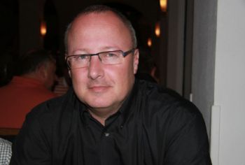 Derk Mulder eigenaar van DemuGlas in Stadskanaal Derk Mulder eigenaar van DemuGlas in Stadskanaal