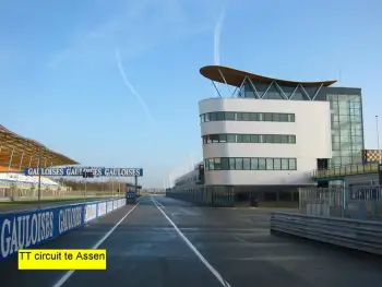 Glaswerk geleverd voor het TT cicuit in Assen